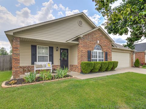 Photo of 10904 E 123rd Street, Collinsville, OK 74021 (MLS # 2605132)