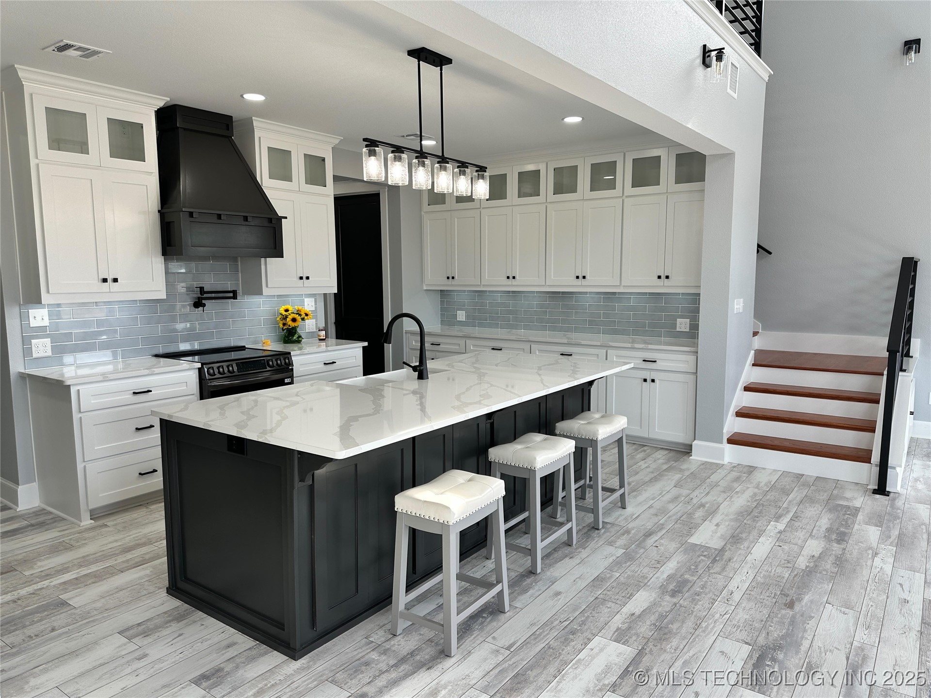 2920 Lago Vista Lane