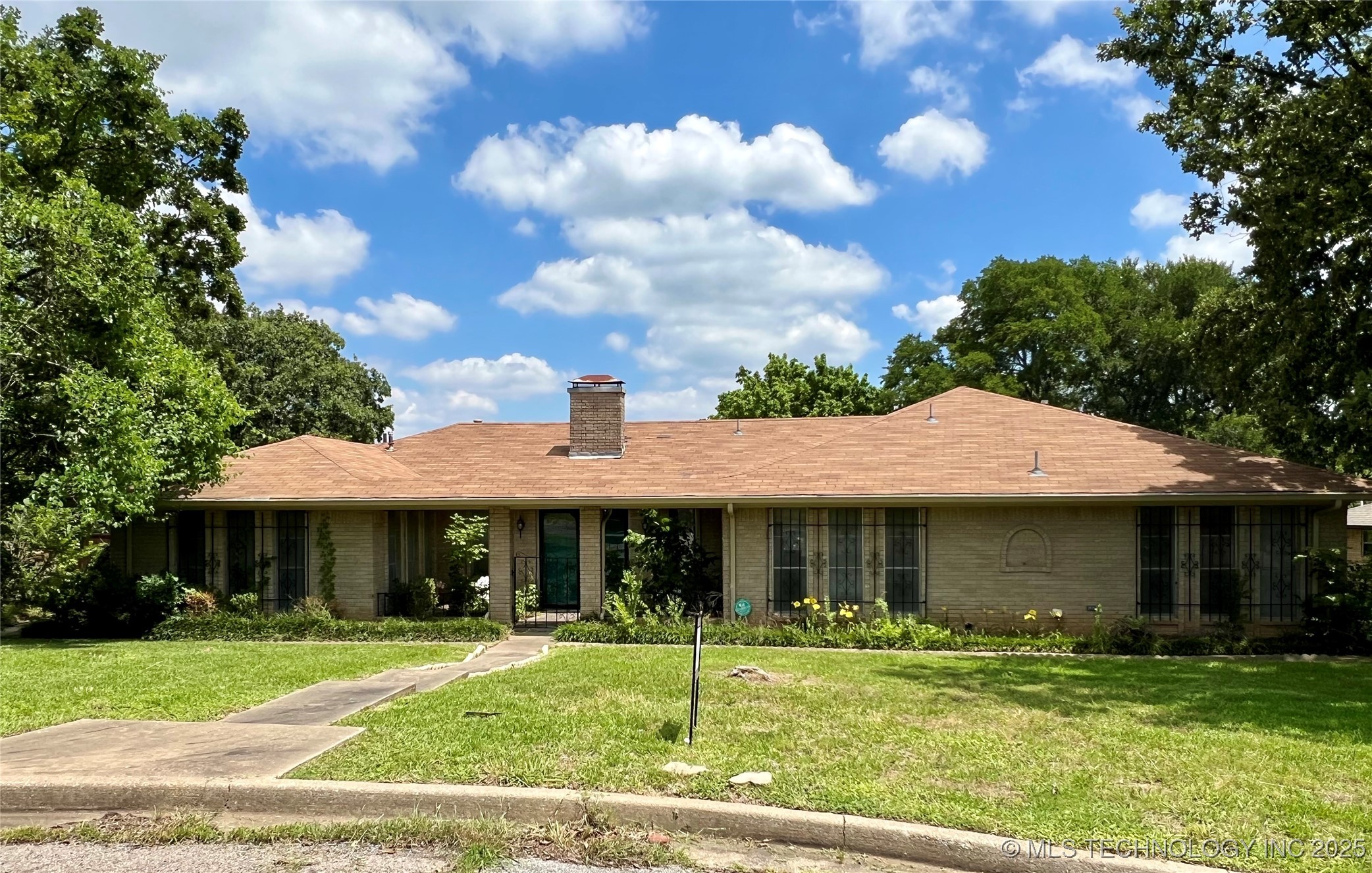 906 Briarwood Place