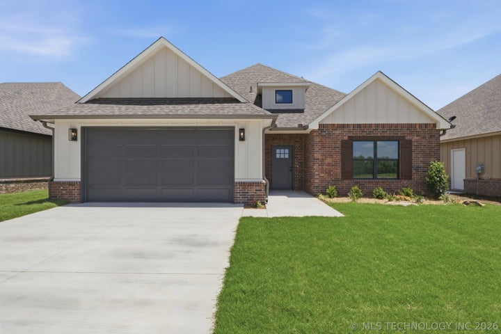 Photo 1 of 41 — 1009 S Chickasaw Street, Skiatook, OK 74070