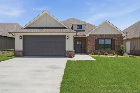Photo of 1009 S Chickasaw Street, Skiatook, OK 74070 (MLS # 2636696)