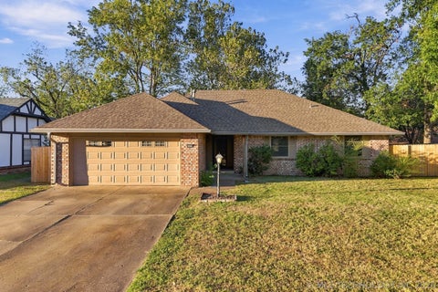 Photo of 2608 W Detroit Street, Broken Arrow, OK 74012 (MLS # 2638123)