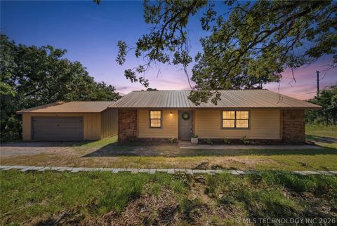 Photo of 1819 S Overlook Drive, Terlton, OK 74081 (MLS # 2624882)