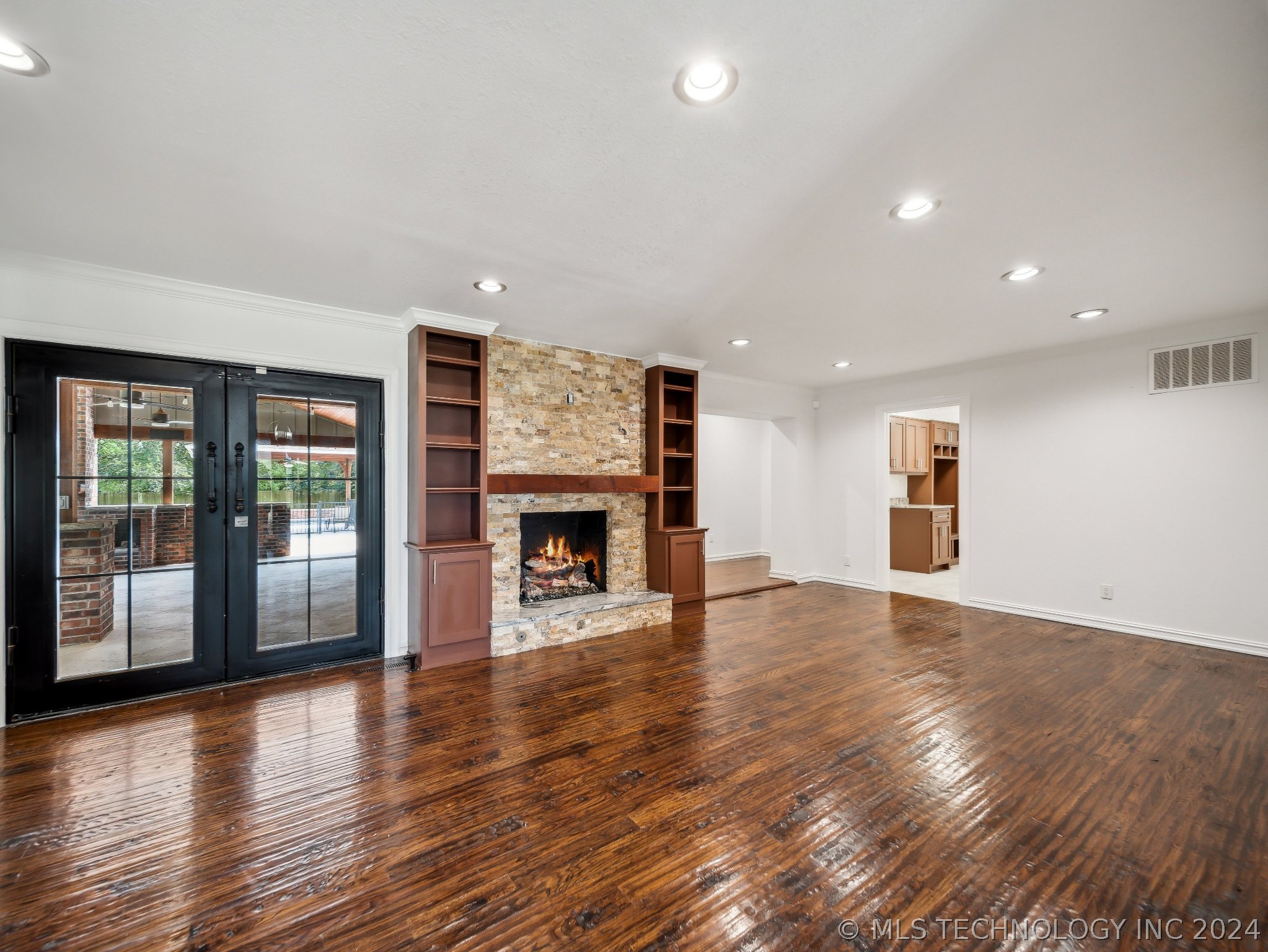 Photo 6 of 46 of 1509 E Freeport Street house