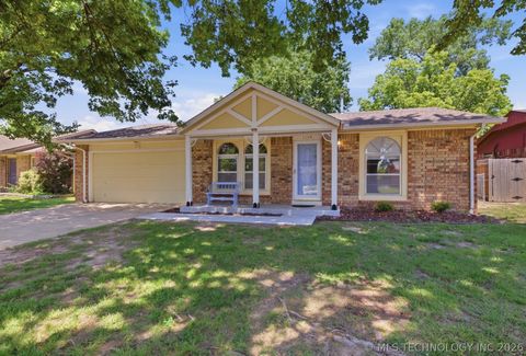 Photo of 1108 W Pittsburg Street, Broken Arrow, OK 74012 (MLS # 2617041)