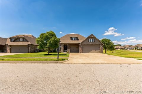 Single Family Residence in Glenpool OK 1557 137th Street.jpg