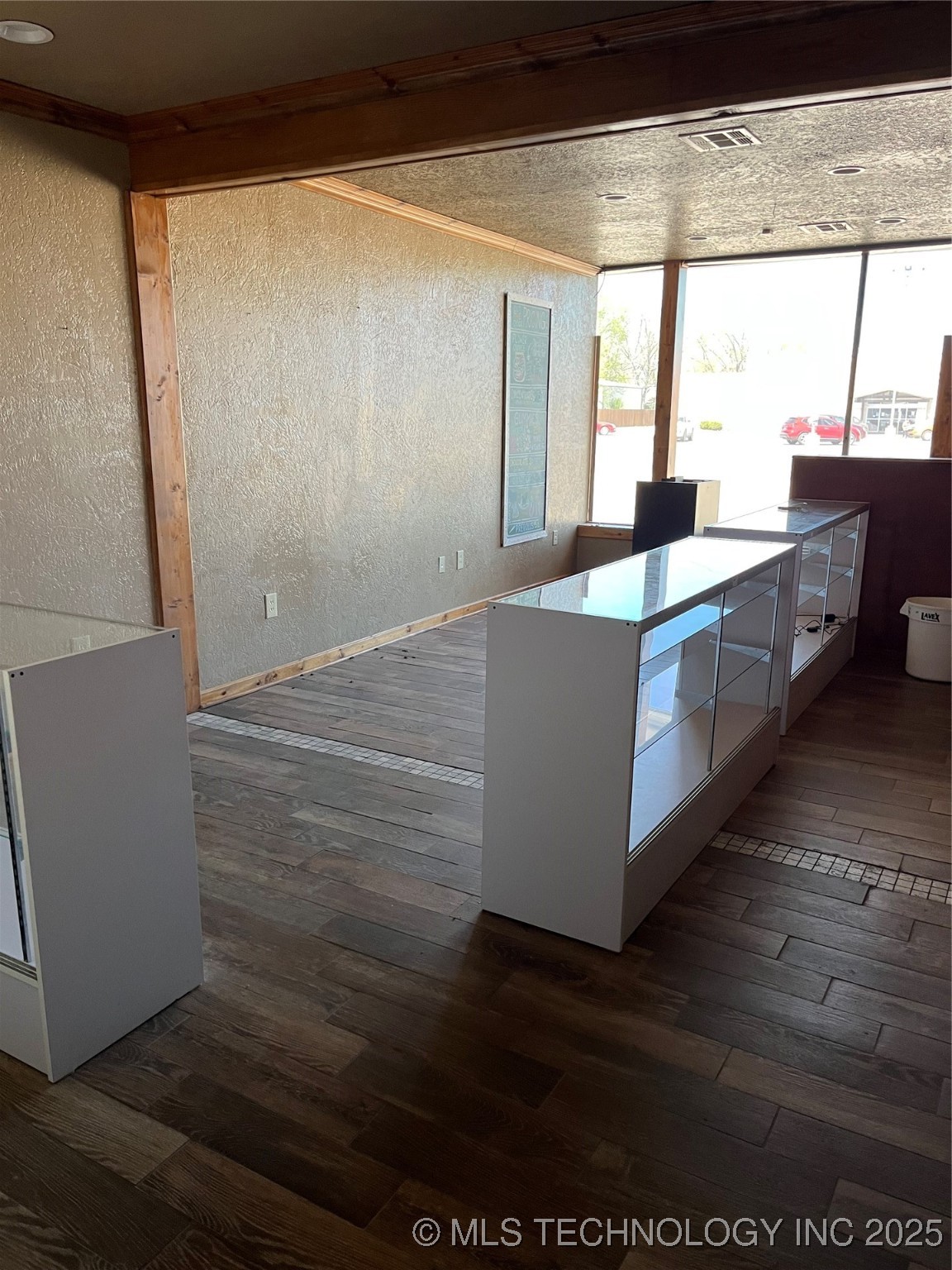 103 W Elm