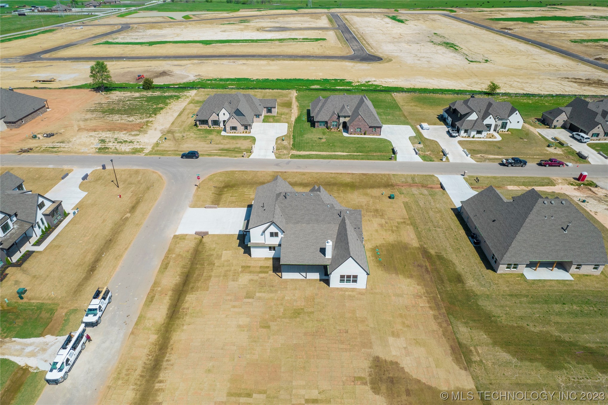 Photo 5 of 50 of 112 W 166th Place S house