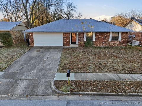 Photo of 109 W Austin Street, Broken Arrow, OK 74011 (MLS # 2550052)