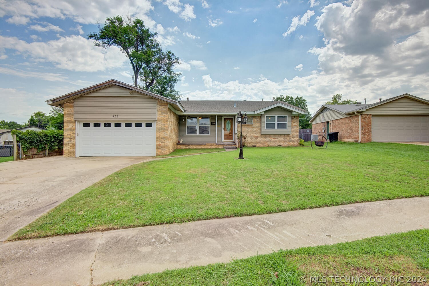 View Broken Arrow, OK 74012 house