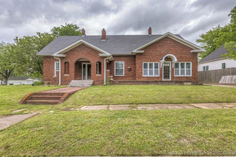 Photo of 221 W Pecan Street, Coweta, OK 74429 (MLS # 2638332)