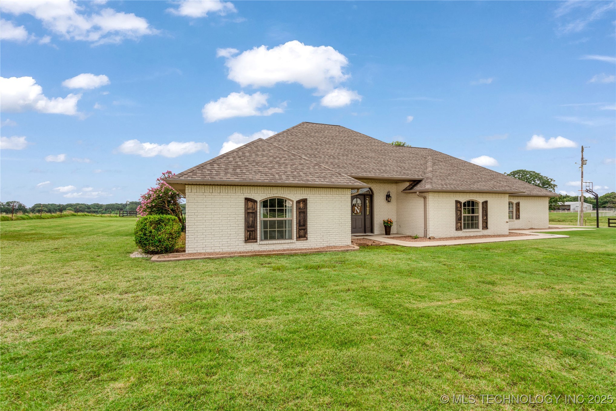 2604 W Cedar Ridge