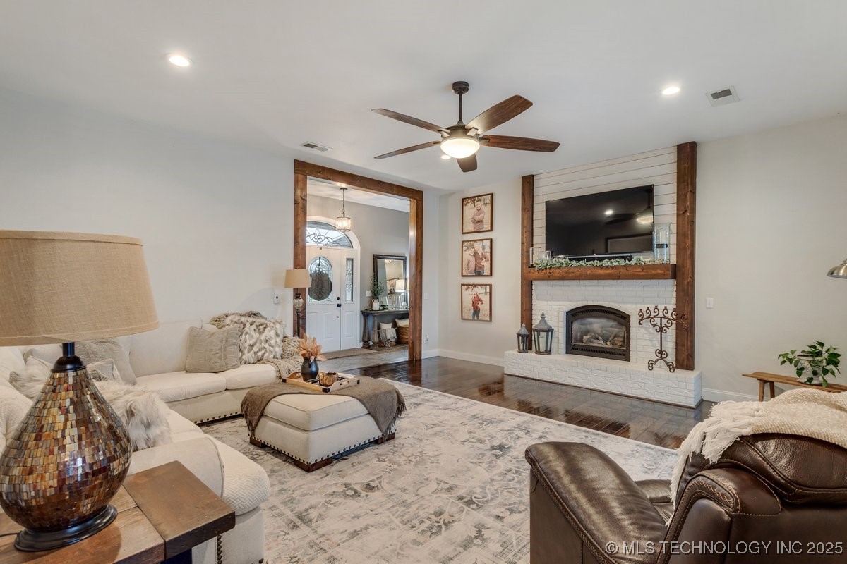 2604 W Cedar Ridge