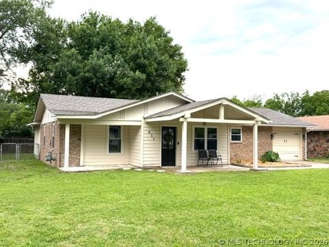 Photo of 611 N Washington Avenue, Wagoner, OK 74467 (MLS # 2617138)