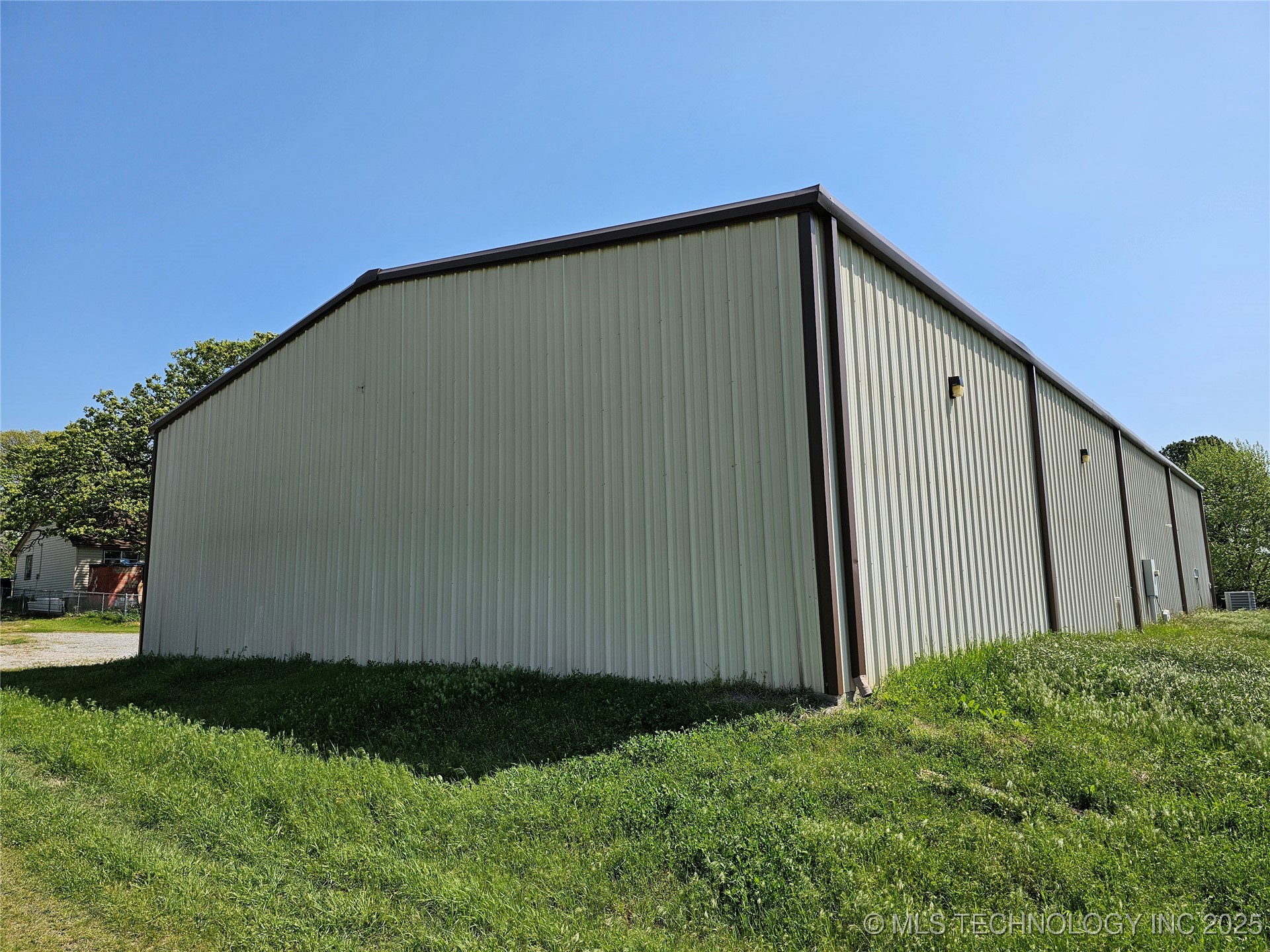 2247 W Mockingbird