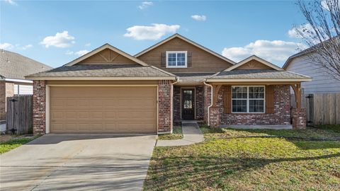 Photo of 10709 N 153rd EastAvenue, Owasso, OK 74055 (MLS # 2617260)