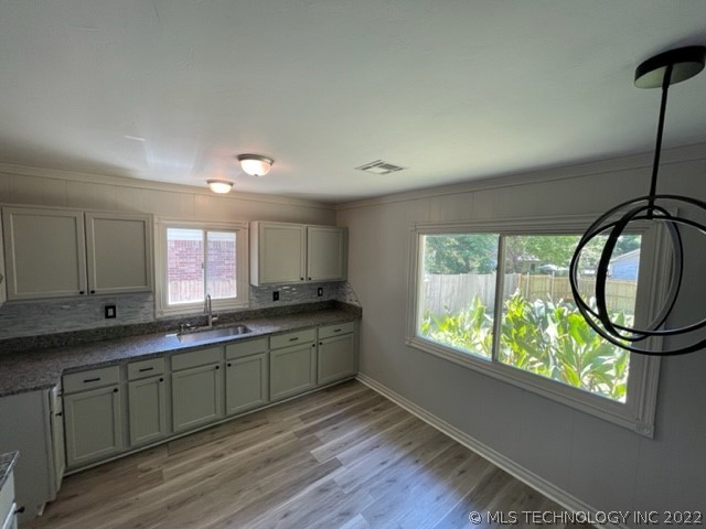 Photo 10 of 23 of 126 N High house