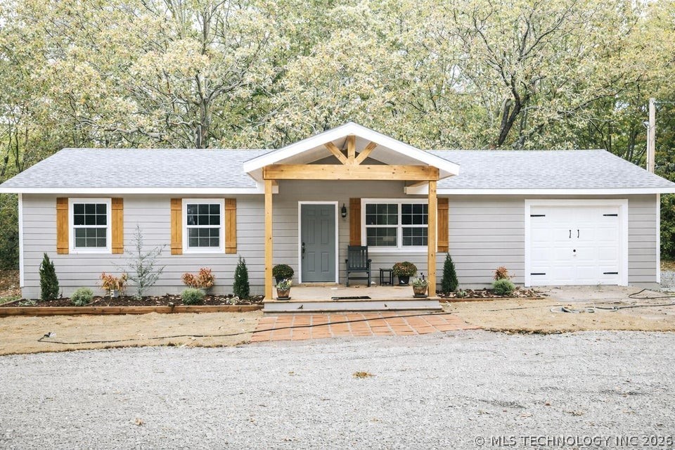 Photo 1 of 38 — 34901 S 590 Road, Grove, OK 74346