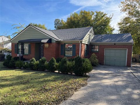 Photo of 5922 E 4th Terrance Street, Tulsa, OK 74112 (MLS # 2547045)