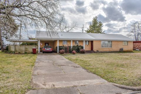 1414 E Kirk Street Hugo OK 74743