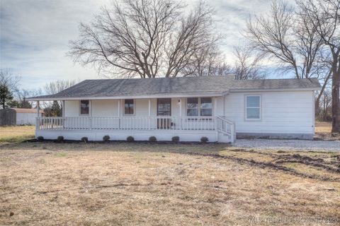 Photo of 2920 E 201st Street S, Mounds, OK 74047 (MLS # 2548068)