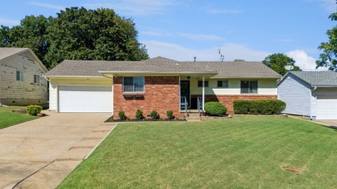 Photo of 5731 E 22nd Place, Tulsa, OK 74114 (MLS # 2637891)
