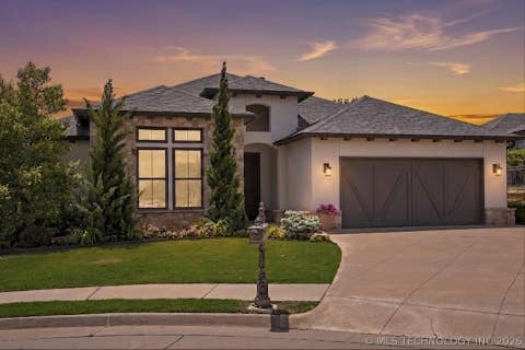 Photo of 1122 W 84th Place S, Tulsa, OK 74132 (MLS # 2617051)