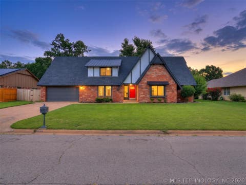 Photo of 826 Lynwood Lane, Broken Arrow, OK 74011 (MLS # 2623484)