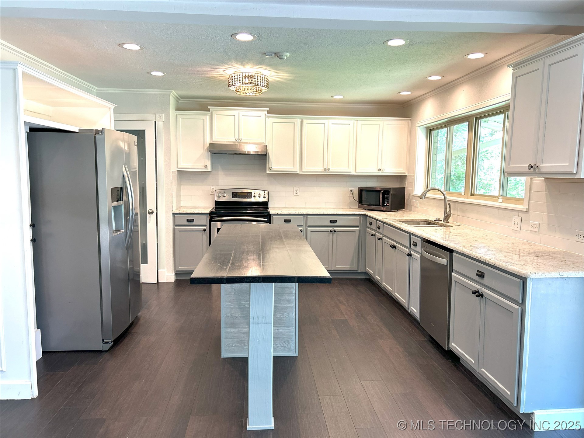 2222 Cloverleaf Place