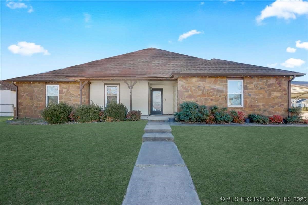 Photo 1 of 27 — 2010 S Missouri Avenue, Claremore, OK 74019