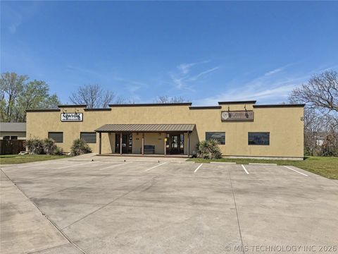 Photo of 1534 Echota Avenue, Tahlequah, OK 74464 (MLS # 2610567)