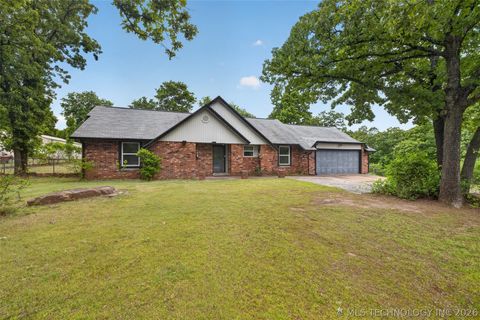Photo of 10476 Goldenrod Lane, Sand Springs, OK 74063 (MLS # 2616813)
