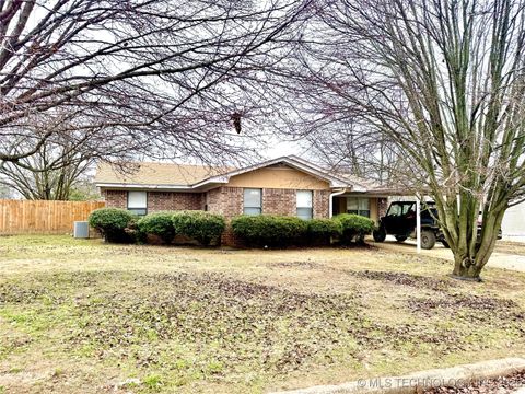 1418 N Lambert Street Hugo OK 74743