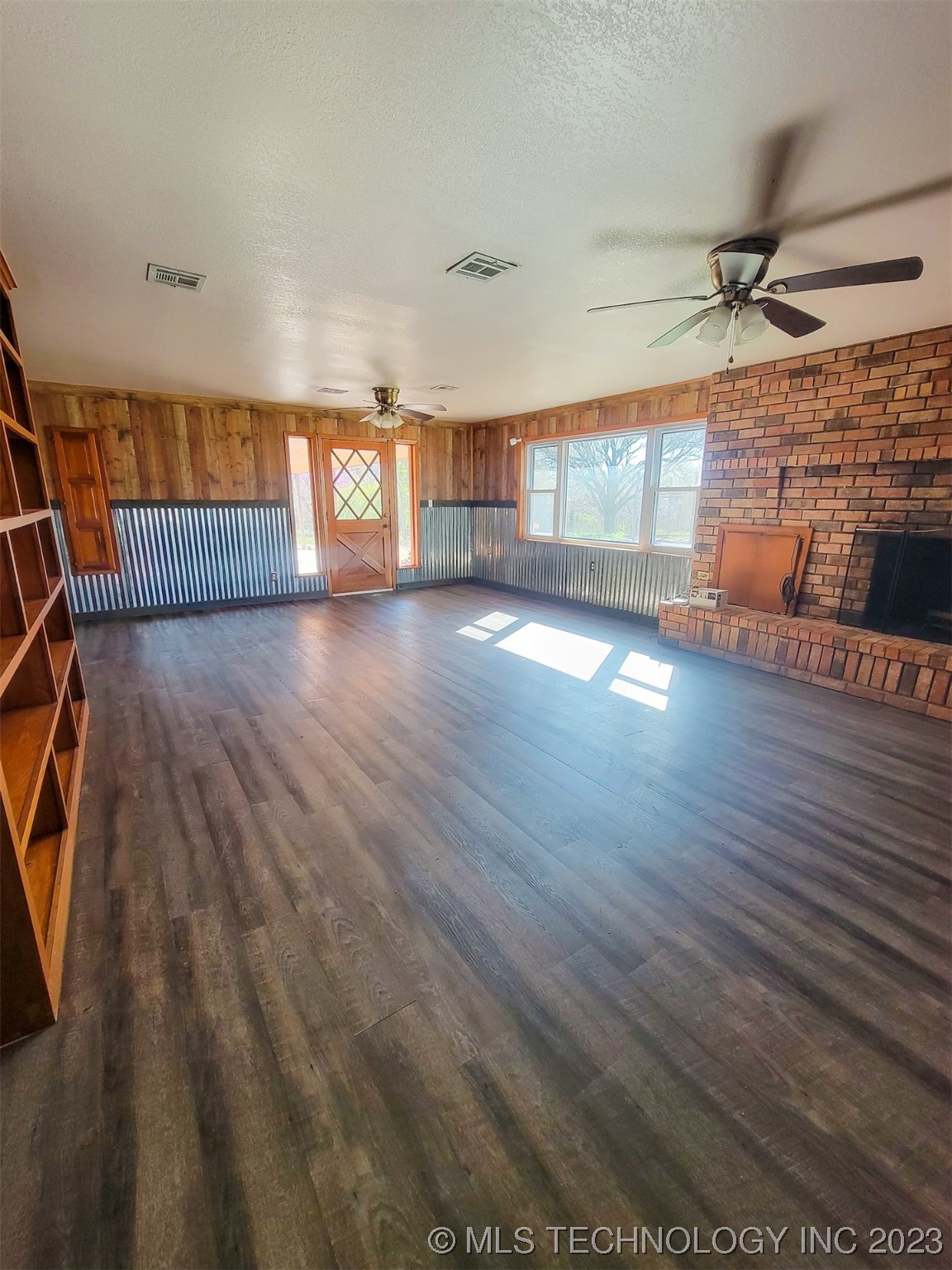 Photo 7 of 25 of 820 S Woodside house