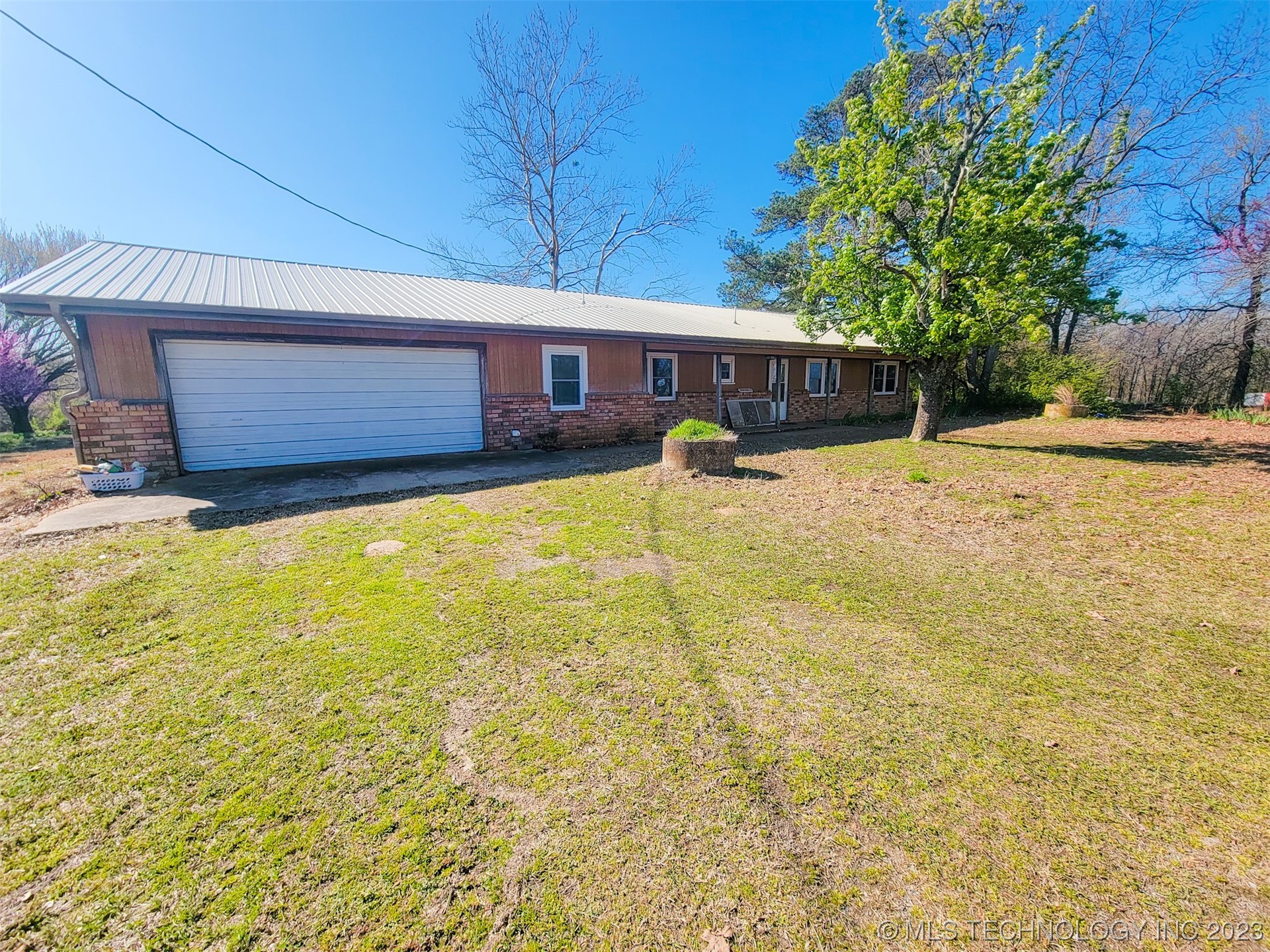 Photo 1 of 25 of 820 S Woodside house