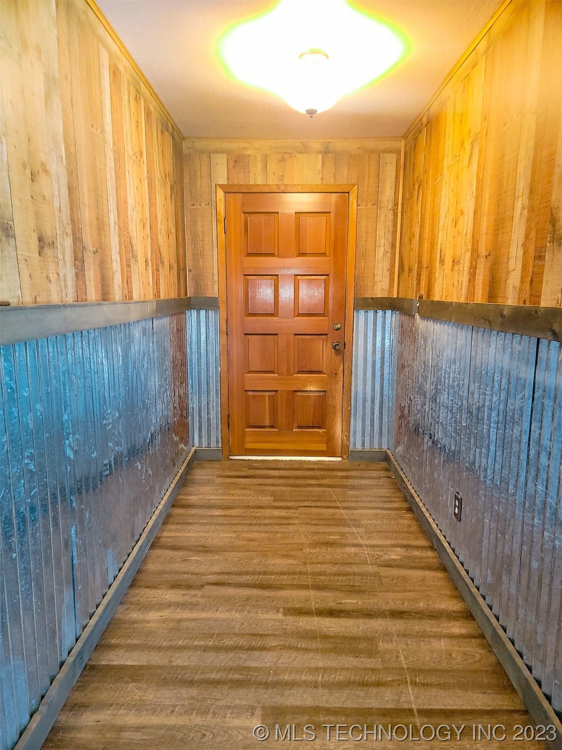 Photo 4 of 25 of 820 S Woodside house