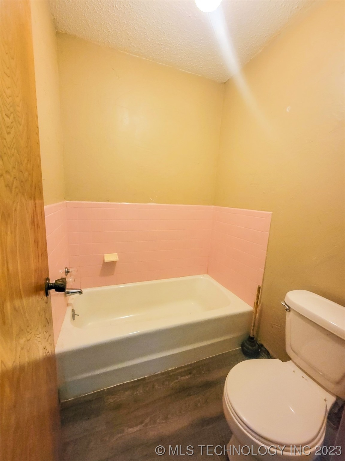 Photo 14 of 25 of 820 S Woodside house