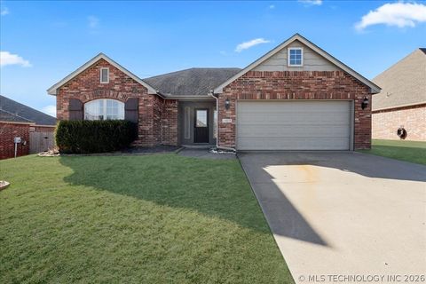 Photo of 2405 W Quinton Street, Broken Arrow, OK 74011 (MLS # 2604316)