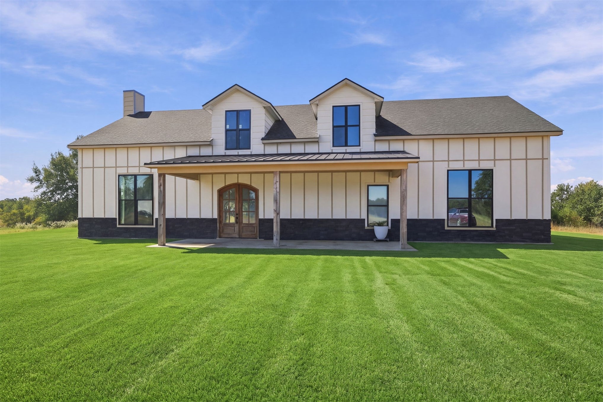 4332 W Twin Oaks