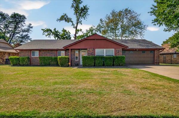 805 CASTLE RD, BARTLESVILLE, OK 74006 - Image 3e96febe77e0eb85897ad72149ea567a/2342903437