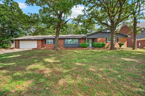 Photo of 204 S Morrison, Ada, OK 74820 (MLS # 2637571)