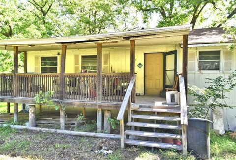 Photo of 17365 Redbud Drive, Catoosa, OK (MLS # 2616439)