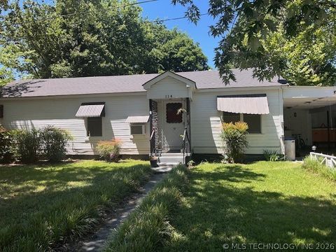 Photo of 114 S 12 Street, Madill, OK 73446 (MLS # 2617158)