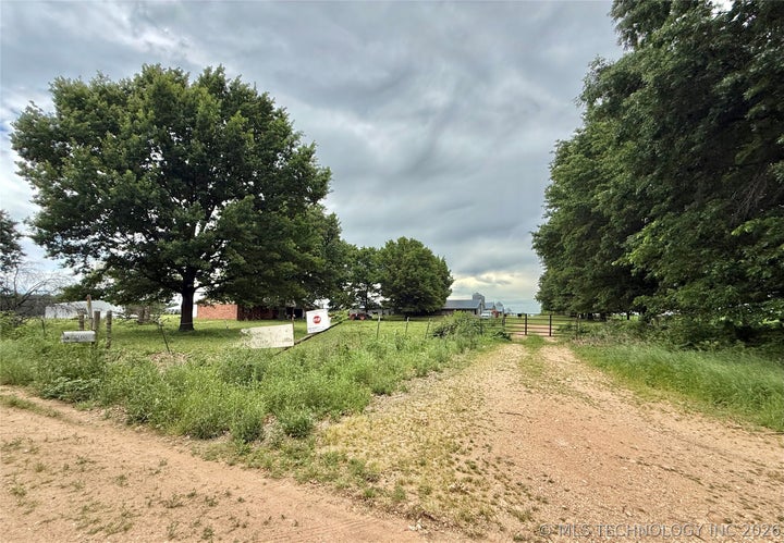 Photo 1 of 39 — 68400 E 330th Road, Jay, OK 74346