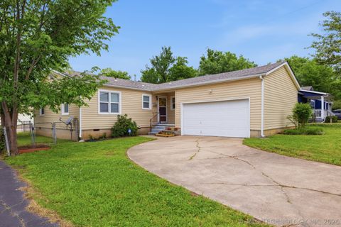 Photo of 3328 S Knoxville Avenue, Tulsa, OK 74135 (MLS # 2616646)