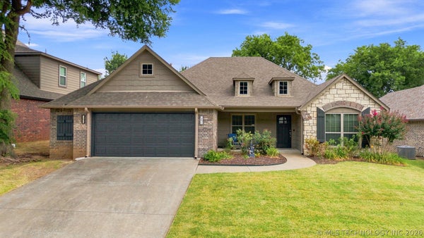 1808 E JACKSONVILLE ST, BROKEN ARROW, OK 74012 - Image 3fe00635cfdbeae33aade85003d84c5e/1542302801