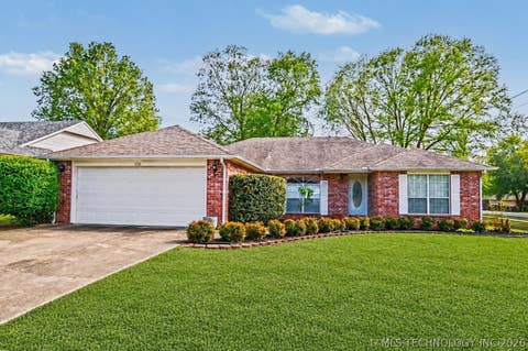 Photo of 500 Quail Ridge Drive, Tahlequah, OK 74464 (MLS # 2612244)