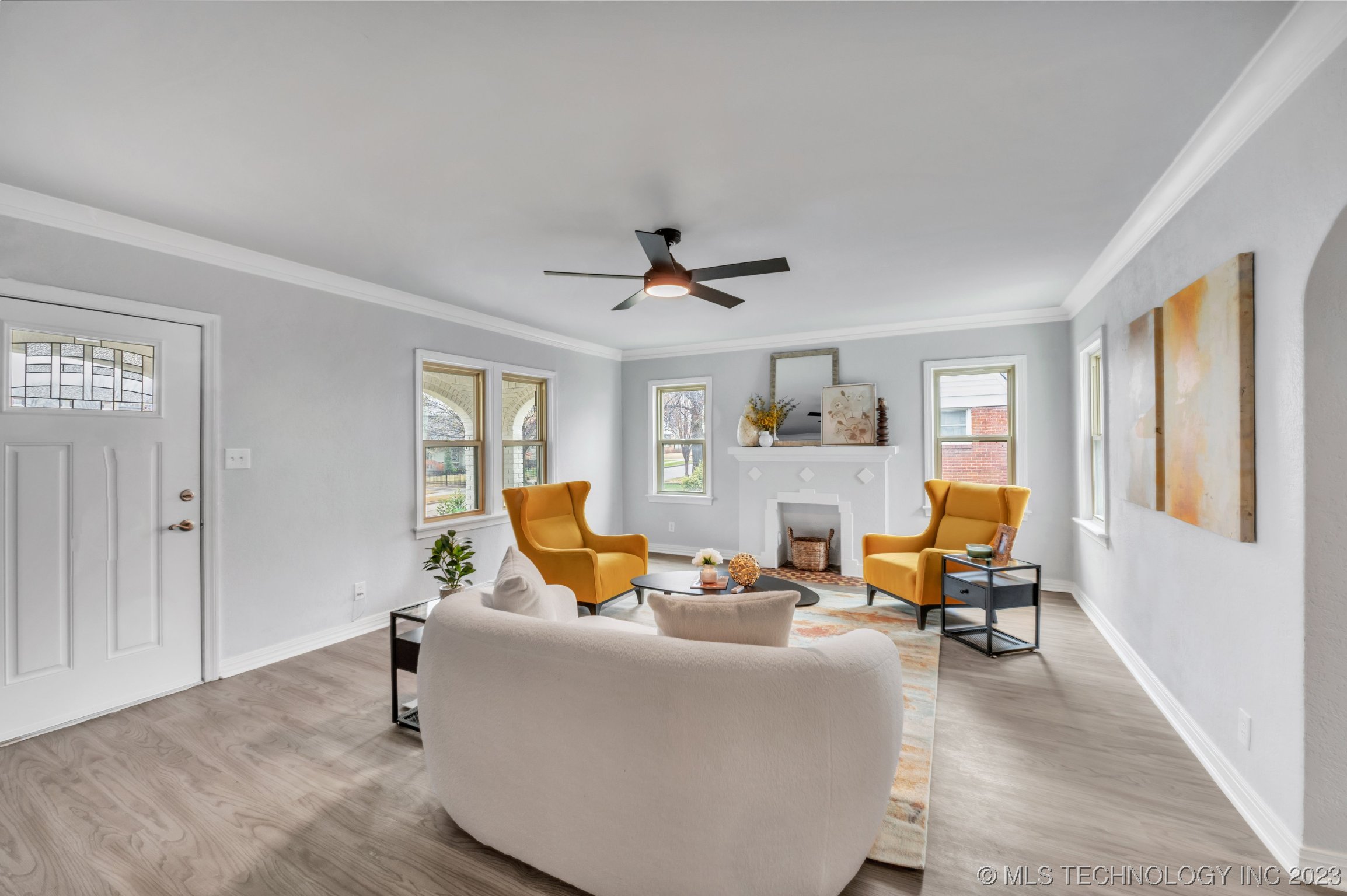 Photo 5 of 28 of 1719 S College Avenue house