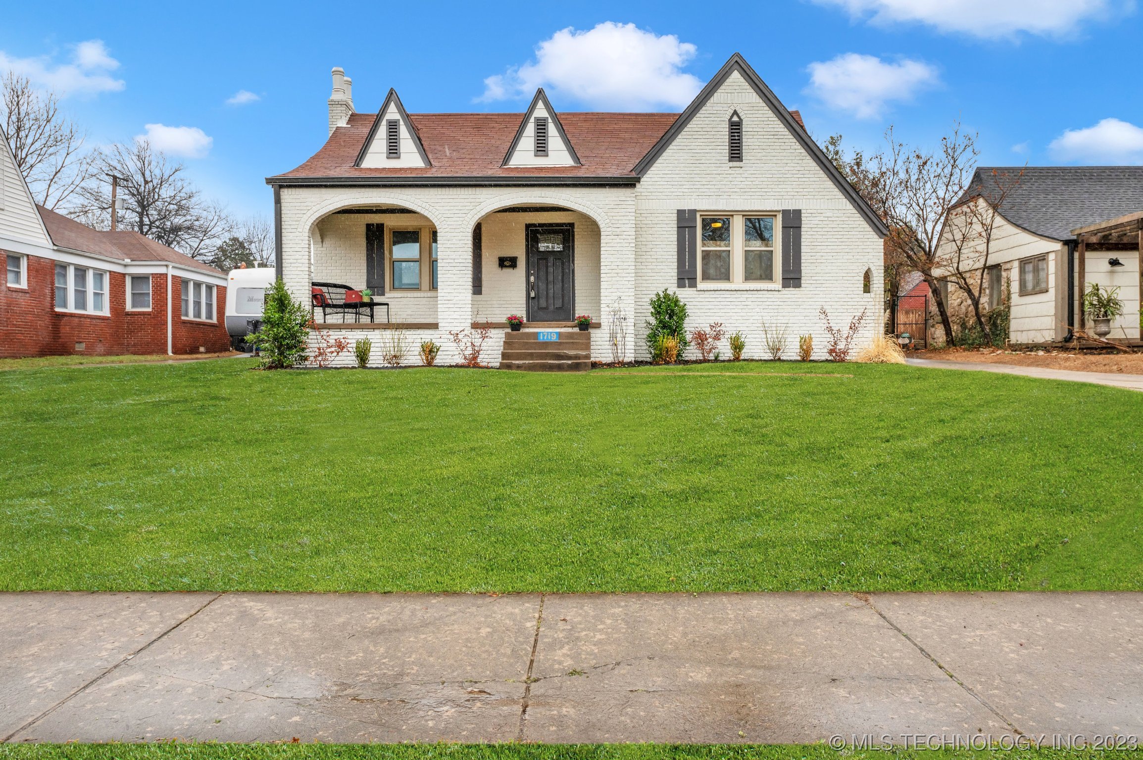 Photo 1 of 28 of 1719 S College Avenue house
