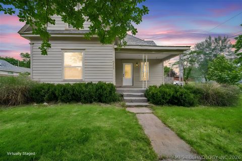 Photo of 422 S Bristow Avenue, Coweta, OK 74429 (MLS # 2616501)